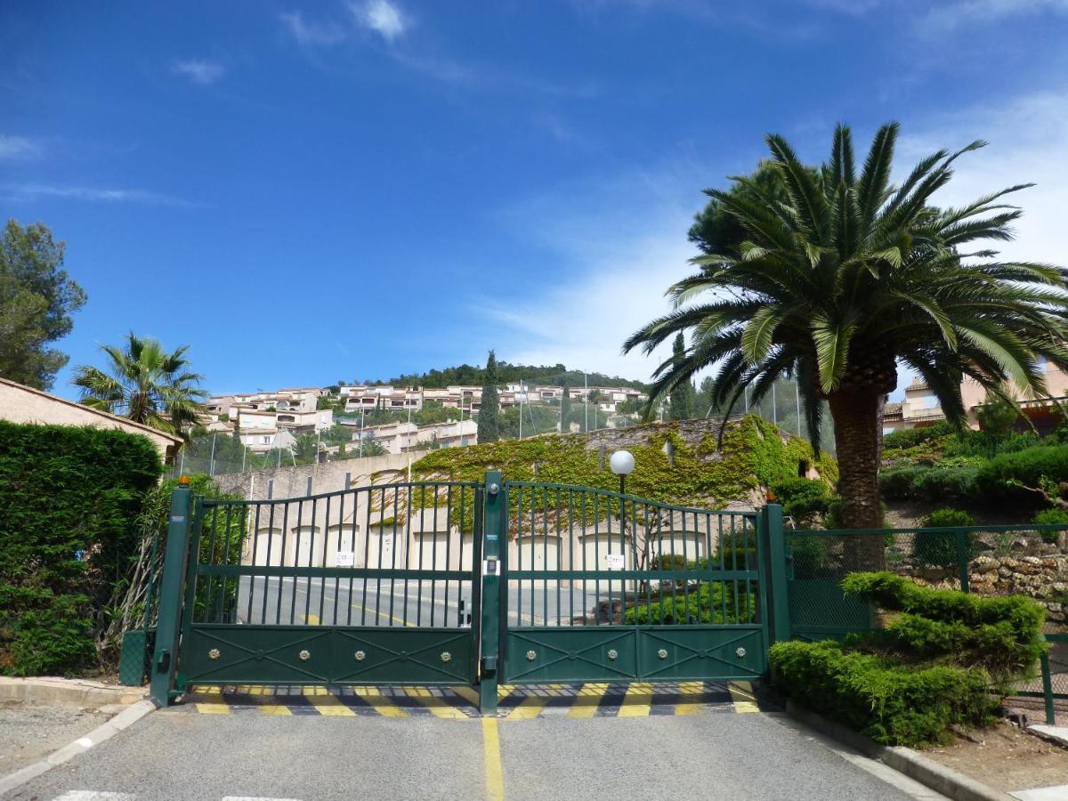 Duplex, Vue Panoramique Sur La Mediterranee, Piscine, Garage Saint-Raphael  Luaran gambar